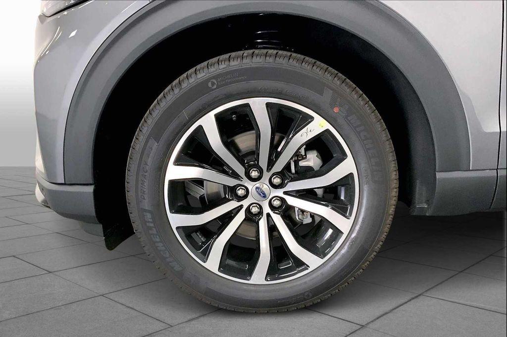 new 2025 Ford Explorer car, priced at $45,615