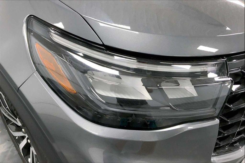 new 2025 Ford Explorer car, priced at $45,615