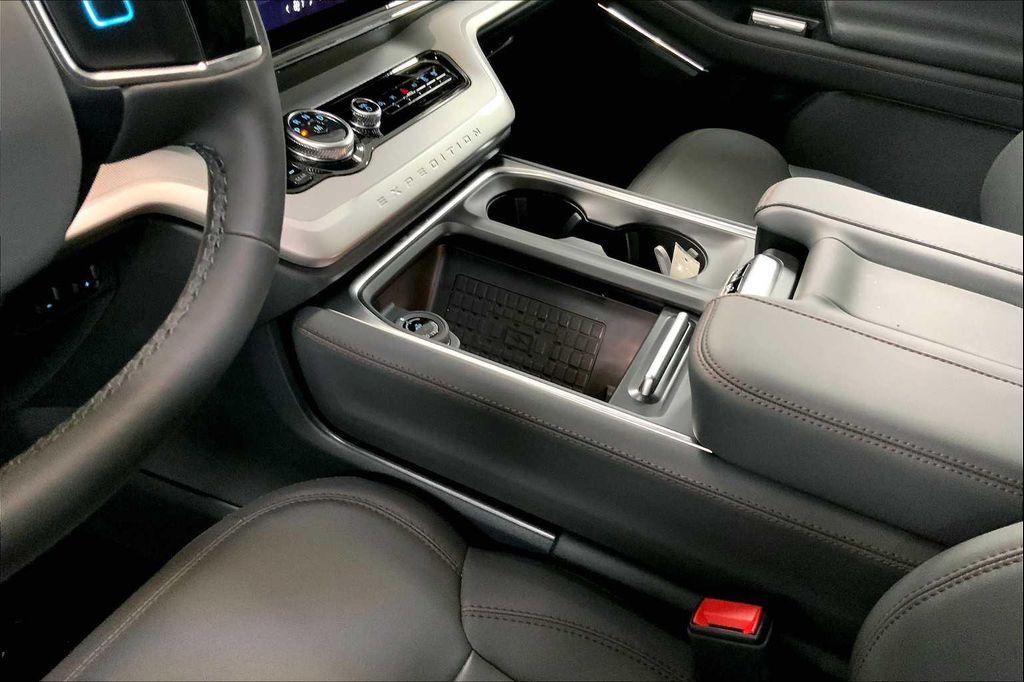 new 2025 Ford Expedition car, priced at $64,787