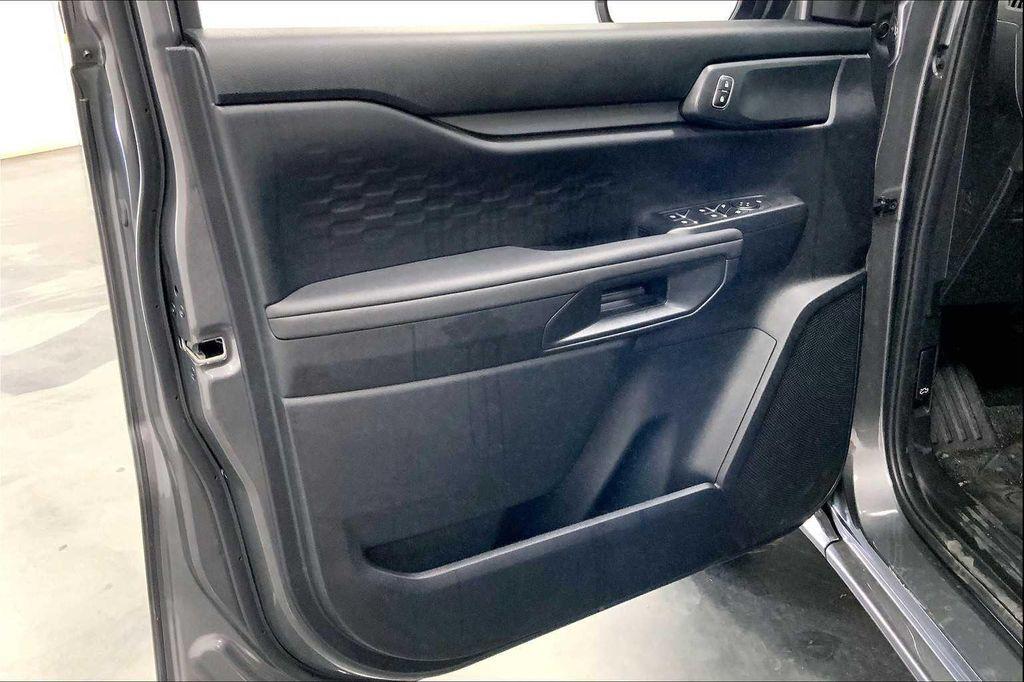 new 2025 Ford Ranger car, priced at $33,932