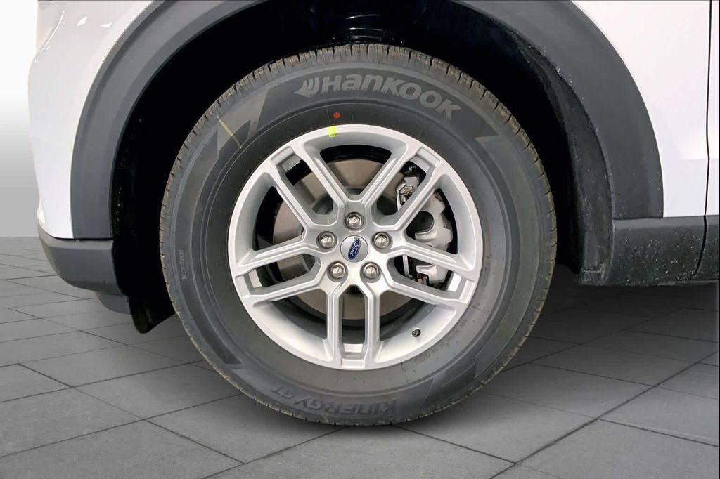 new 2026 Ford Explorer car, priced at $45,425