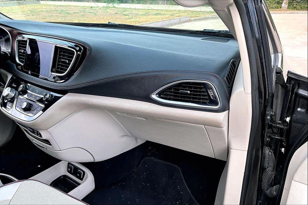 used 2020 Chrysler Pacifica car, priced at $13,985
