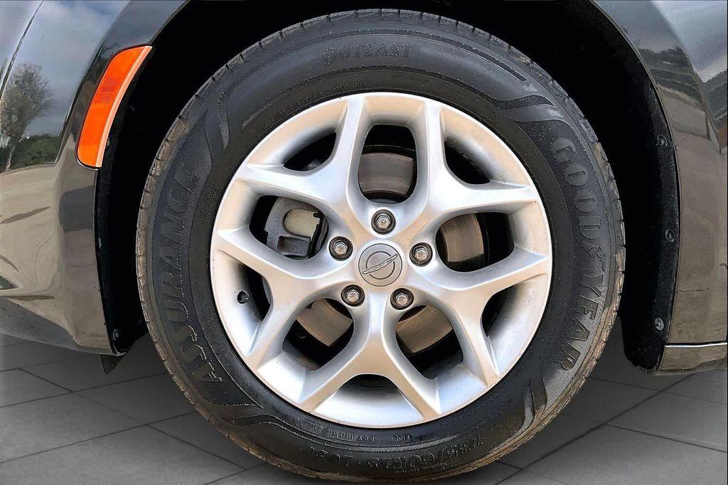 used 2020 Chrysler Pacifica car, priced at $13,985