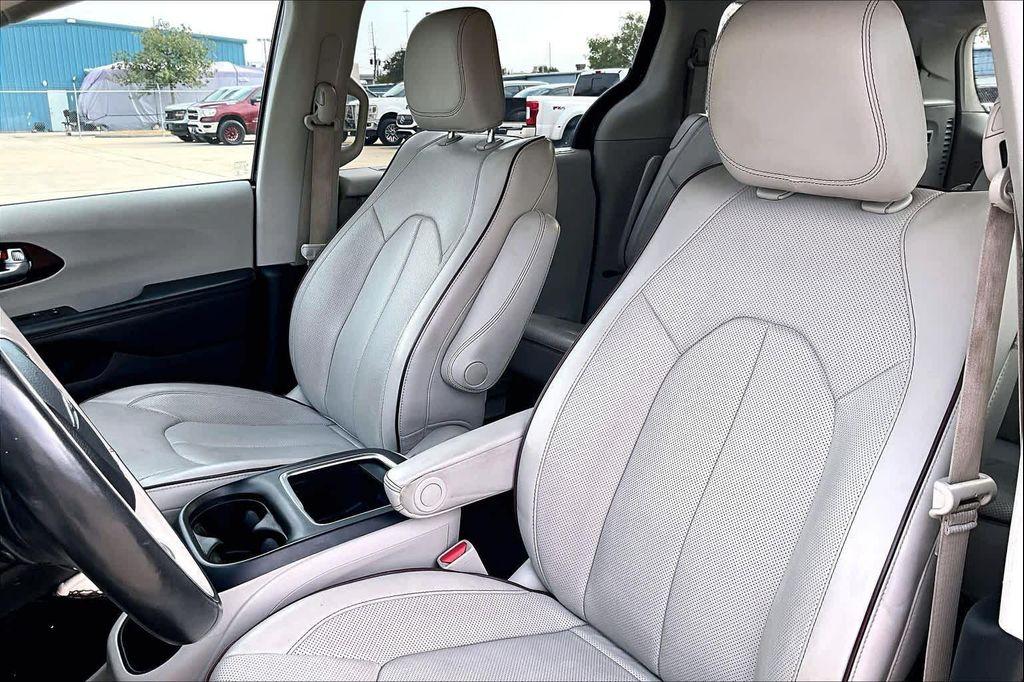 used 2020 Chrysler Pacifica car, priced at $13,985