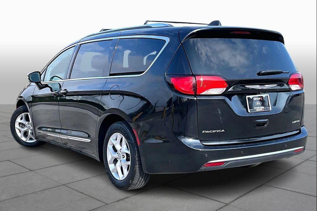 used 2020 Chrysler Pacifica car, priced at $13,985
