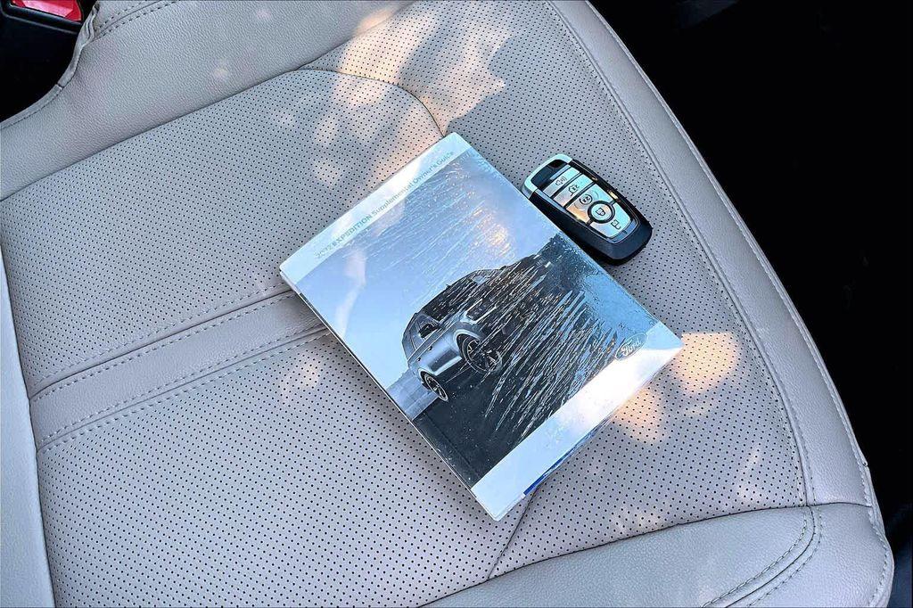 used 2022 Ford Expedition car, priced at $41,971