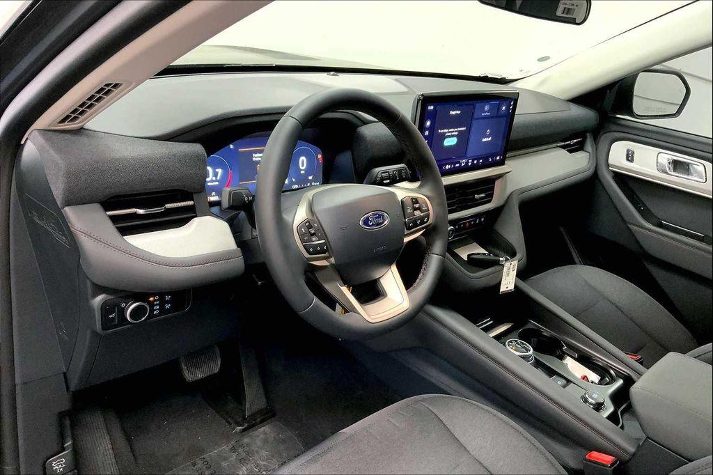new 2025 Ford Explorer car, priced at $40,645