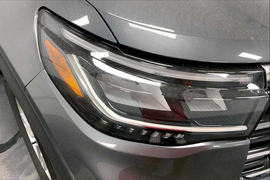 new 2025 Ford Explorer car, priced at $40,645