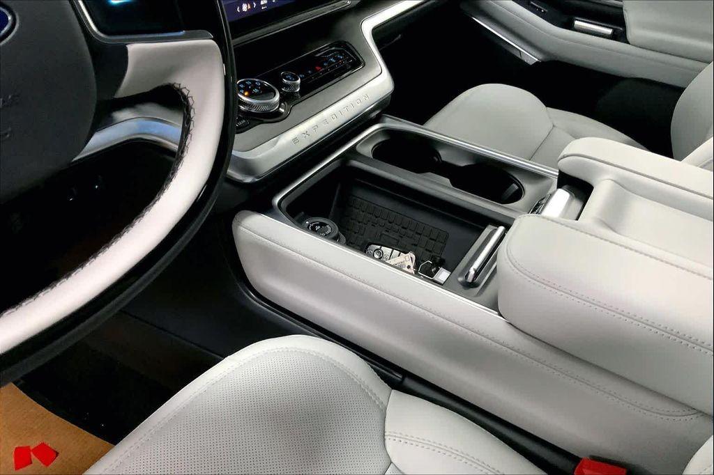 new 2025 Ford Expedition car, priced at $80,255