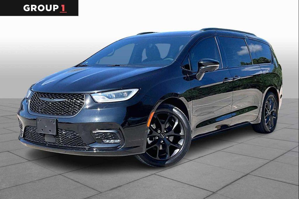 used 2023 Chrysler Pacifica car, priced at $32,582