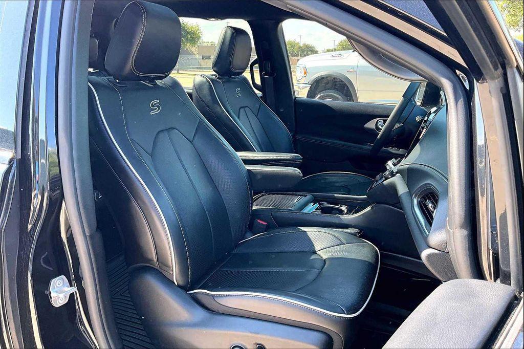 used 2023 Chrysler Pacifica car, priced at $29,585