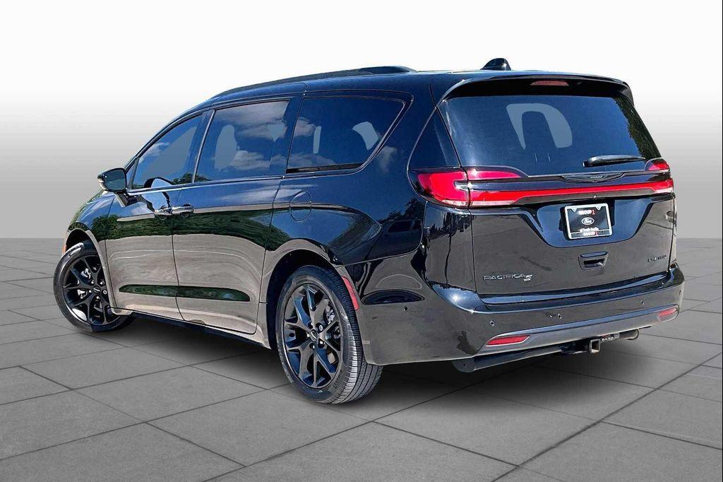 used 2023 Chrysler Pacifica car, priced at $29,585