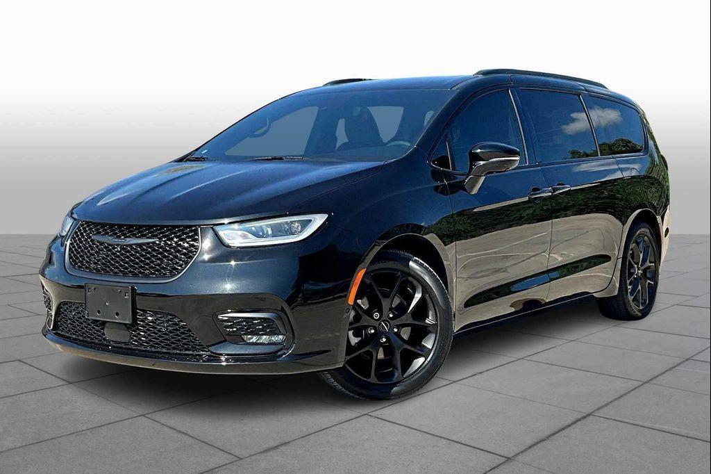 used 2023 Chrysler Pacifica car, priced at $29,585