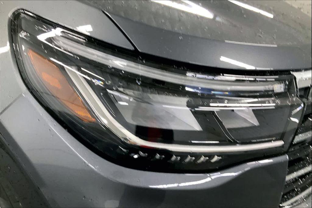 new 2025 Ford Explorer car, priced at $44,165