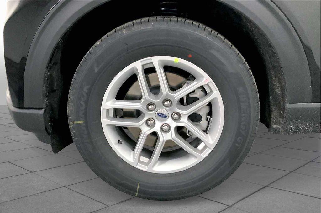 new 2025 Ford Explorer car, priced at $44,165