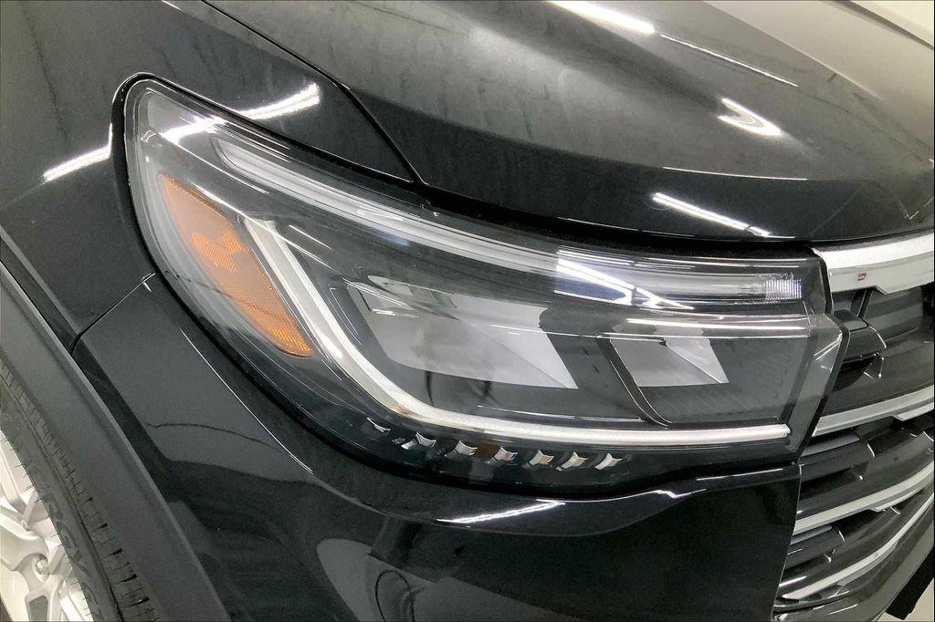 new 2025 Ford Explorer car, priced at $44,165