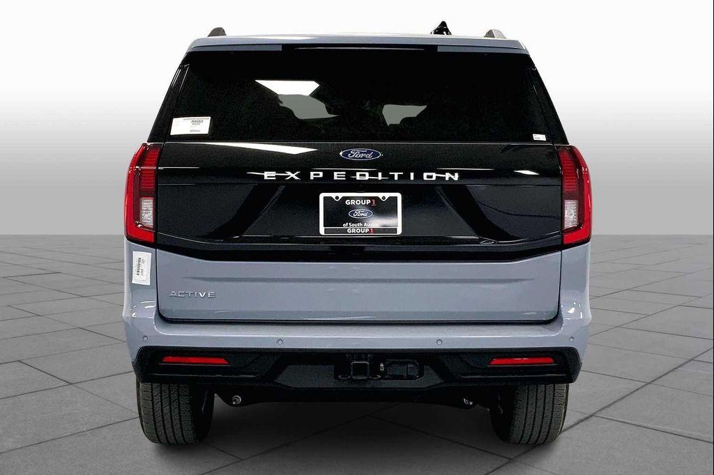 new 2025 Ford Expedition car, priced at $65,989