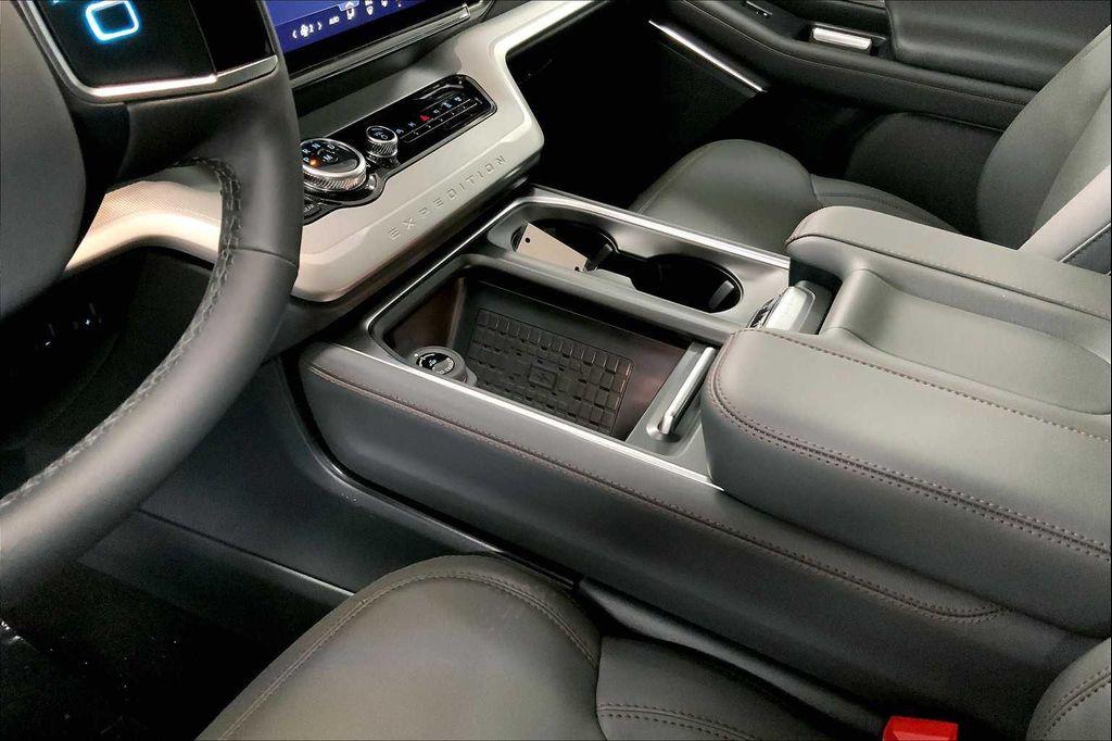new 2025 Ford Expedition car, priced at $65,989