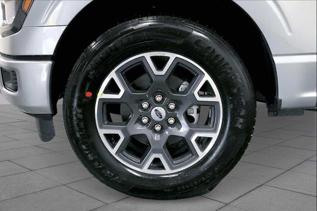 new 2025 Ford F-150 car, priced at $42,668