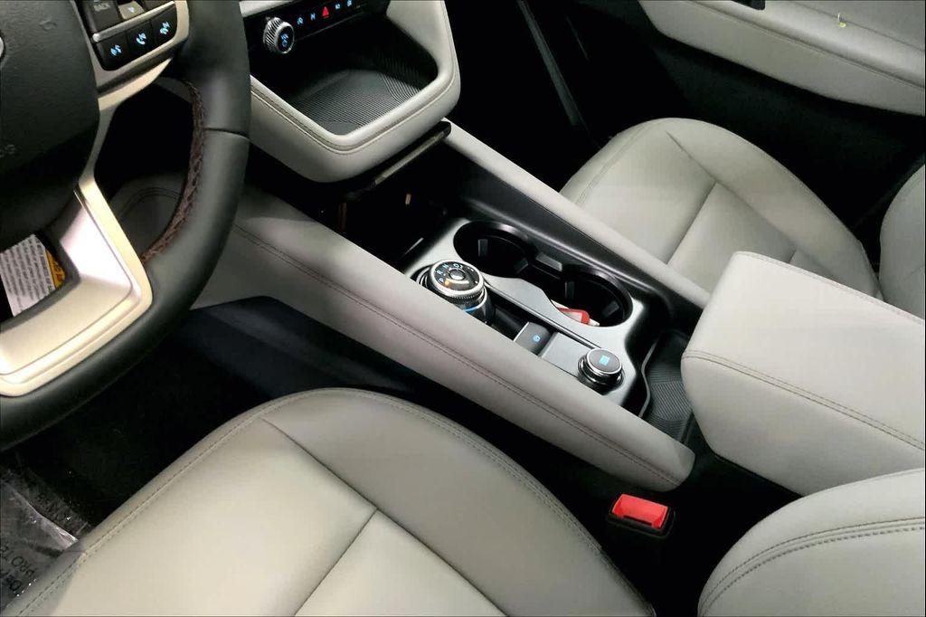 new 2025 Ford Explorer car, priced at $39,911