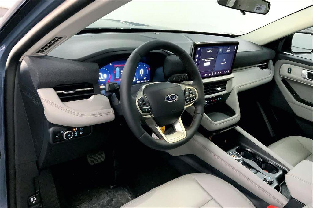 new 2025 Ford Explorer car, priced at $39,911