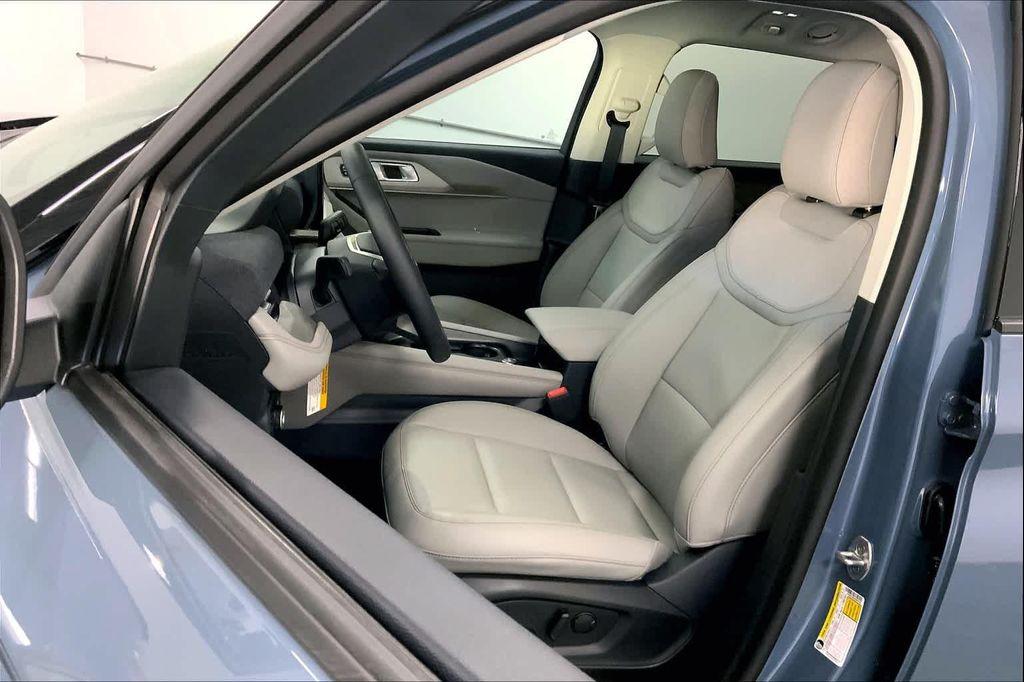 new 2025 Ford Explorer car, priced at $39,911