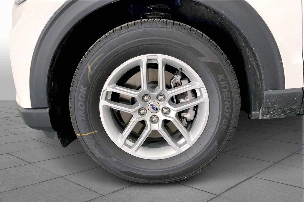 new 2025 Ford Explorer car, priced at $37,488