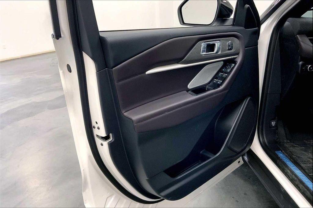 new 2025 Ford Explorer car, priced at $55,475