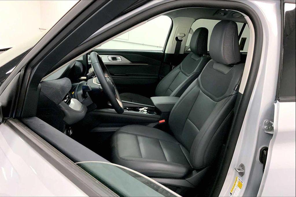new 2025 Ford Explorer car, priced at $44,165
