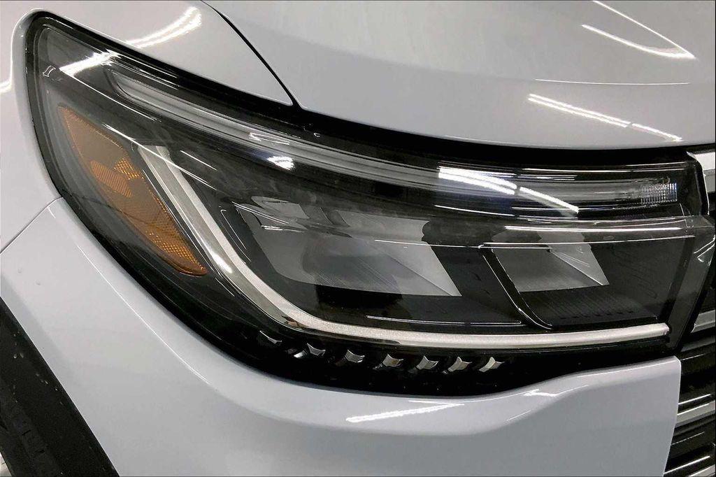 new 2025 Ford Explorer car, priced at $44,165