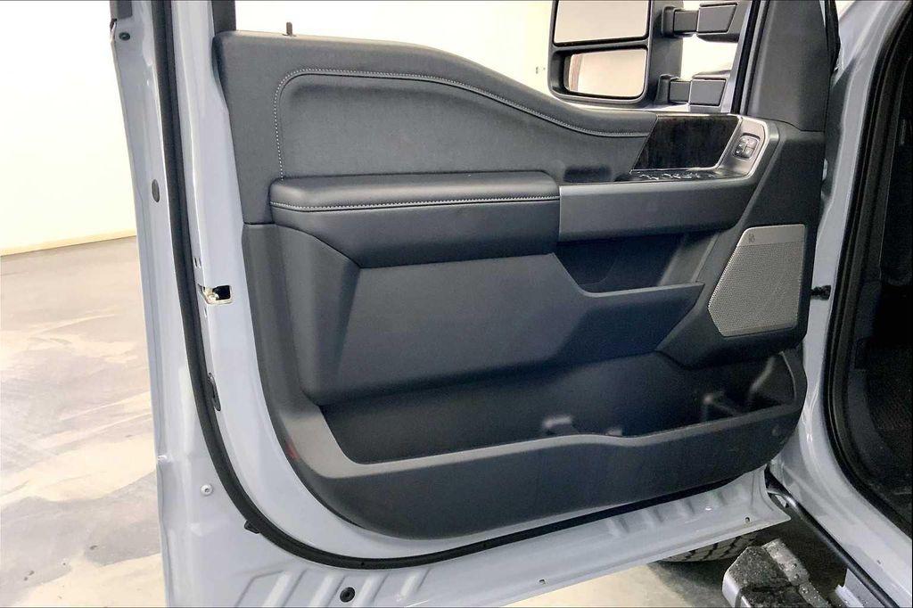 new 2025 Ford F-250 car, priced at $81,921