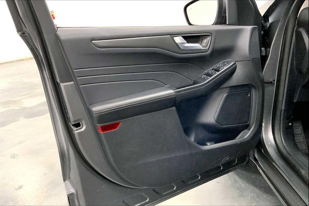 new 2025 Ford Escape PHEV car, priced at $30,212