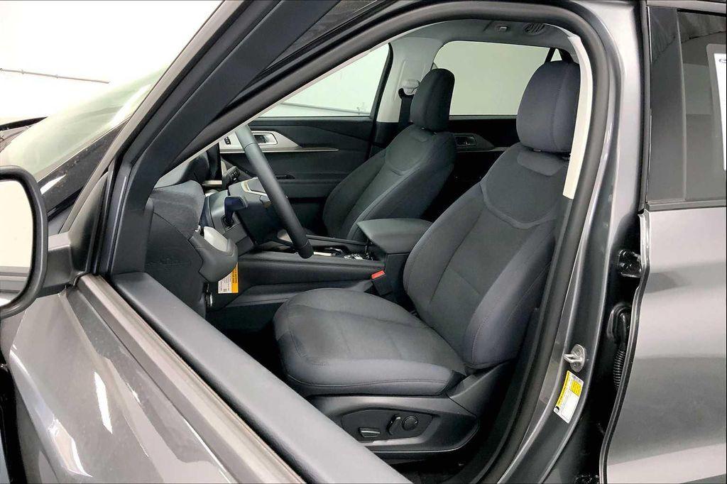 new 2025 Ford Explorer car, priced at $40,645
