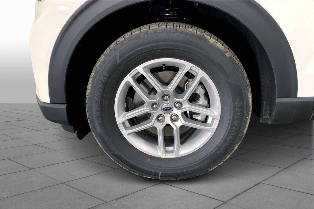 new 2025 Ford Explorer car, priced at $41,440