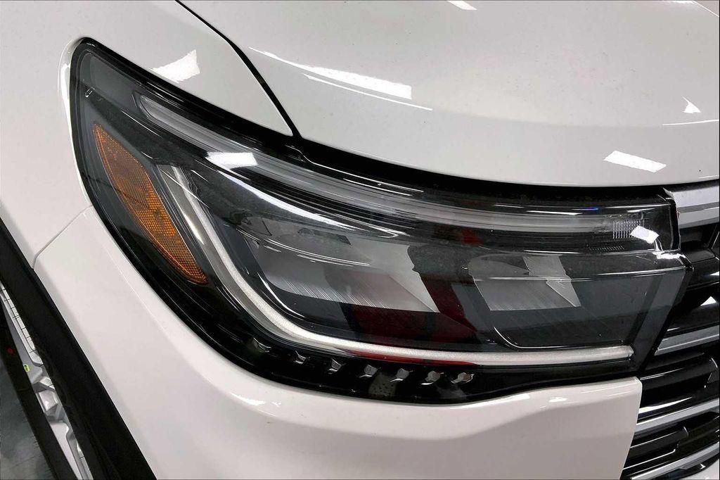 new 2025 Ford Explorer car, priced at $41,440