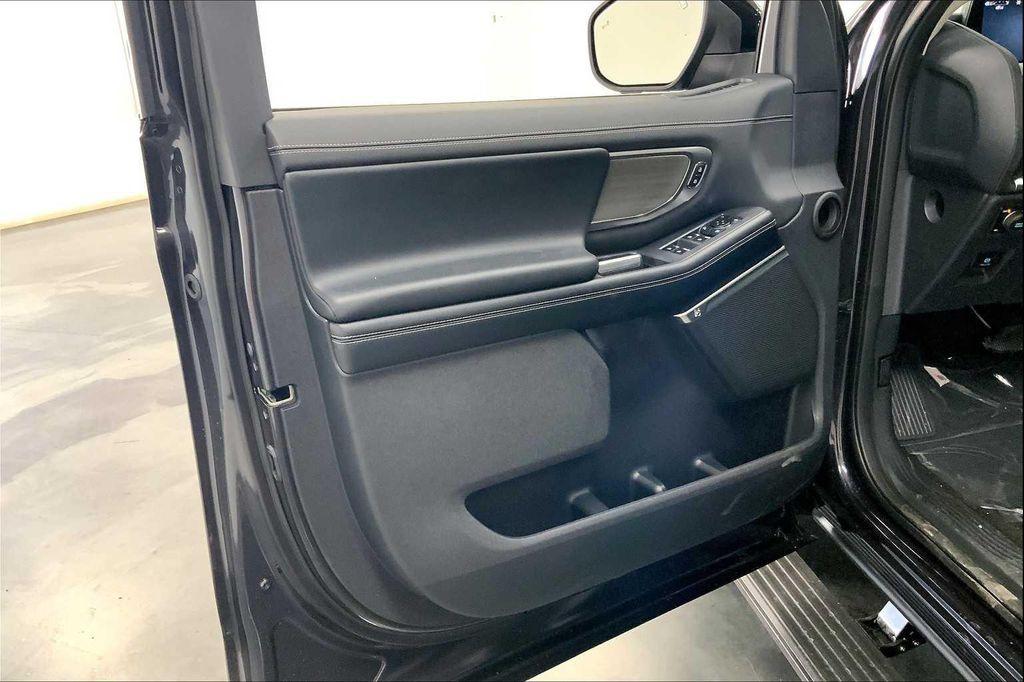 new 2025 Ford Expedition car, priced at $80,750