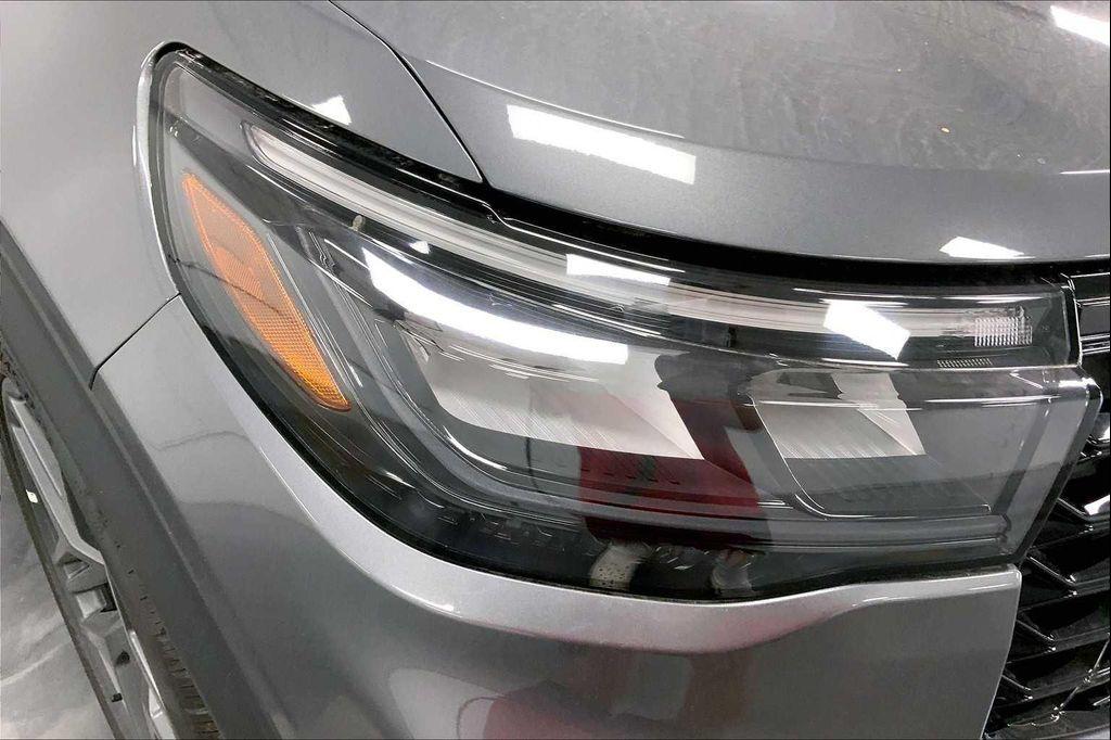 new 2025 Ford Explorer car, priced at $48,080
