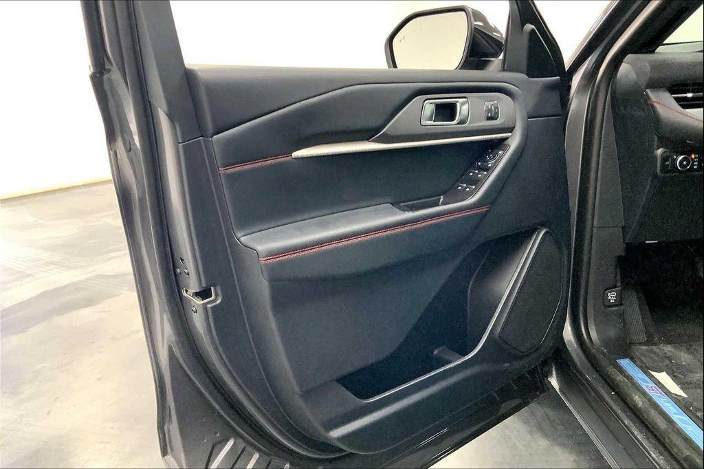 new 2025 Ford Explorer car, priced at $48,080