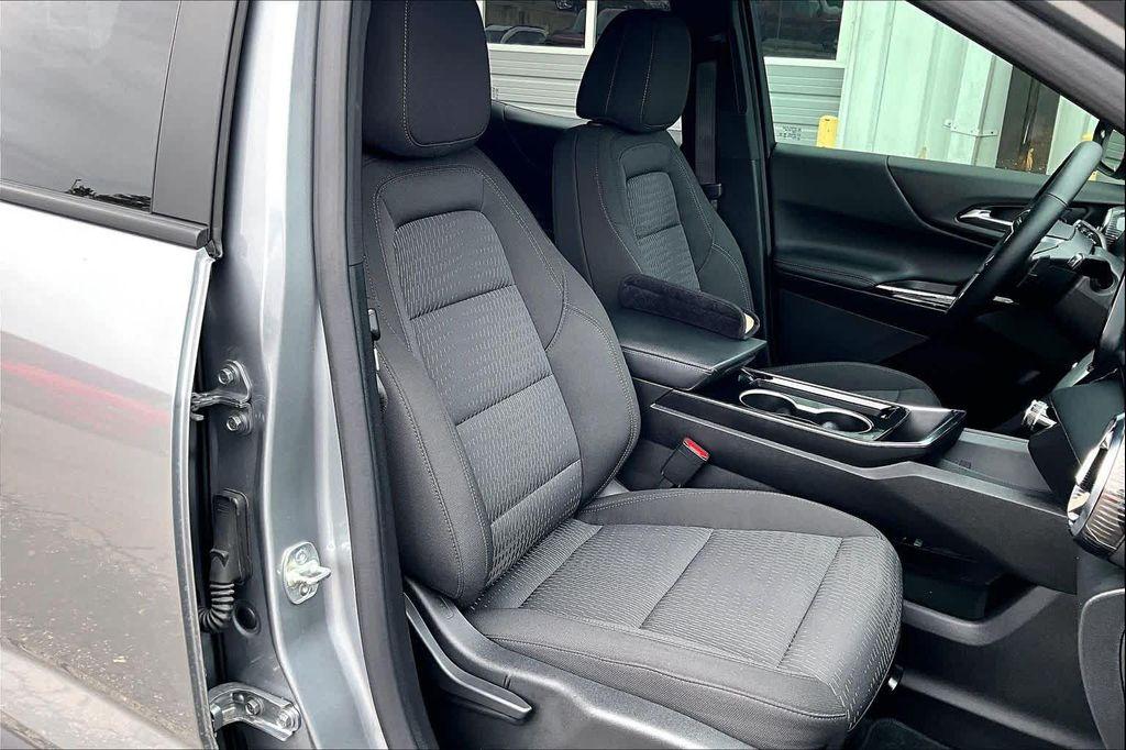 used 2025 Chevrolet Equinox car, priced at $25,971