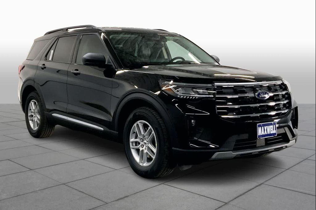 new 2025 Ford Explorer car, priced at $40,286