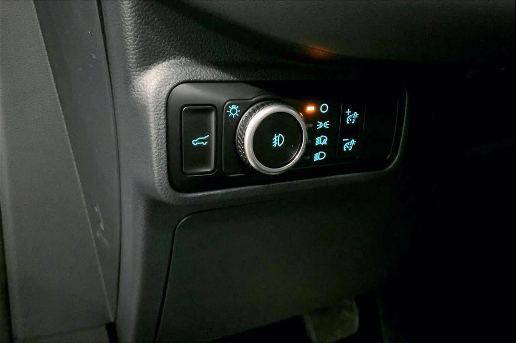 new 2025 Ford Explorer car, priced at $40,286
