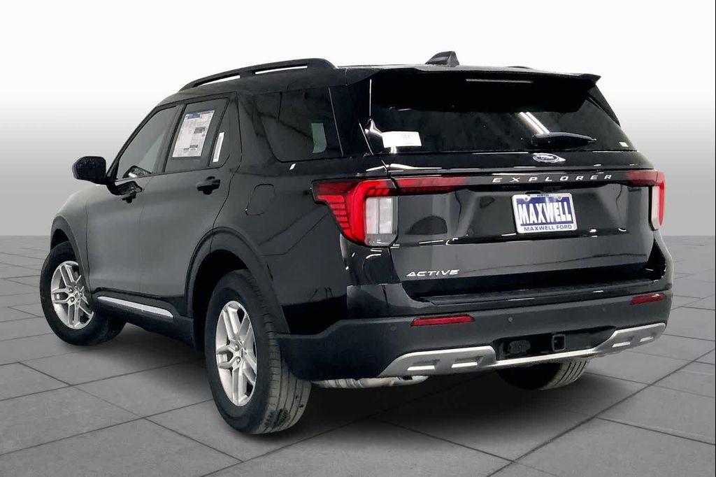 new 2025 Ford Explorer car, priced at $40,286