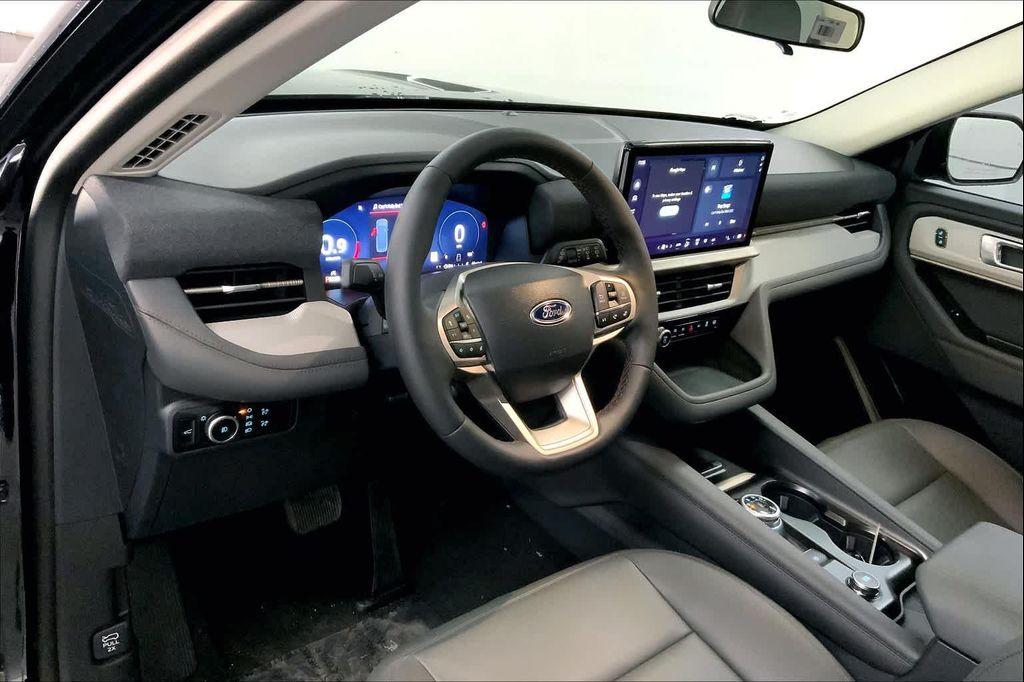 new 2025 Ford Explorer car, priced at $40,286