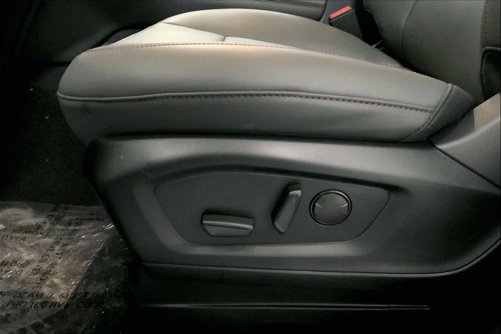 new 2025 Ford Explorer car, priced at $40,286