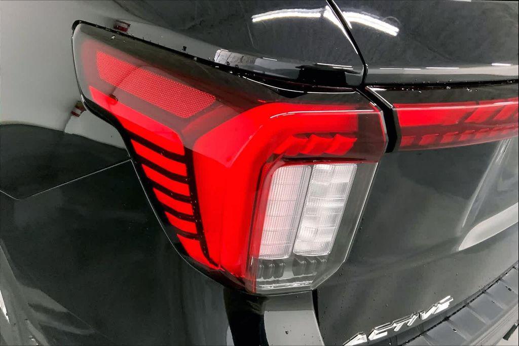 new 2025 Ford Explorer car, priced at $40,286