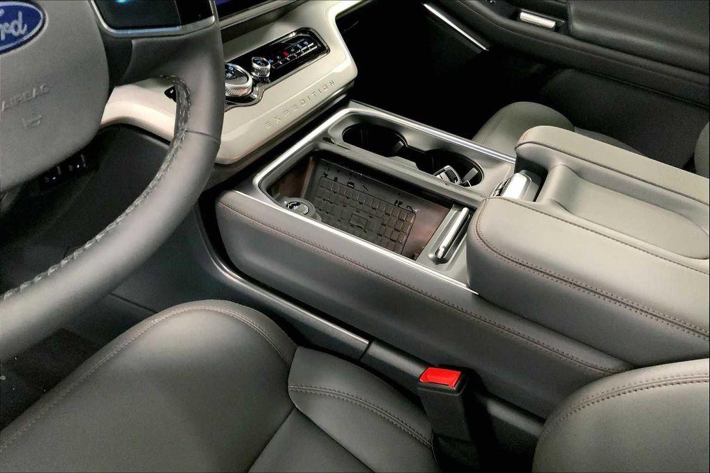 new 2025 Ford Expedition car, priced at $69,345