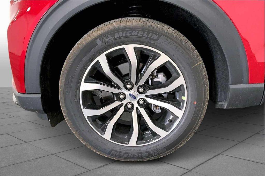 new 2025 Ford Explorer car, priced at $43,352
