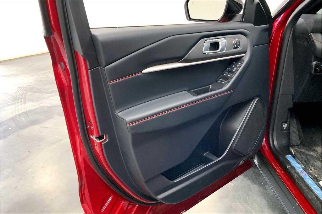 new 2025 Ford Explorer car, priced at $43,352