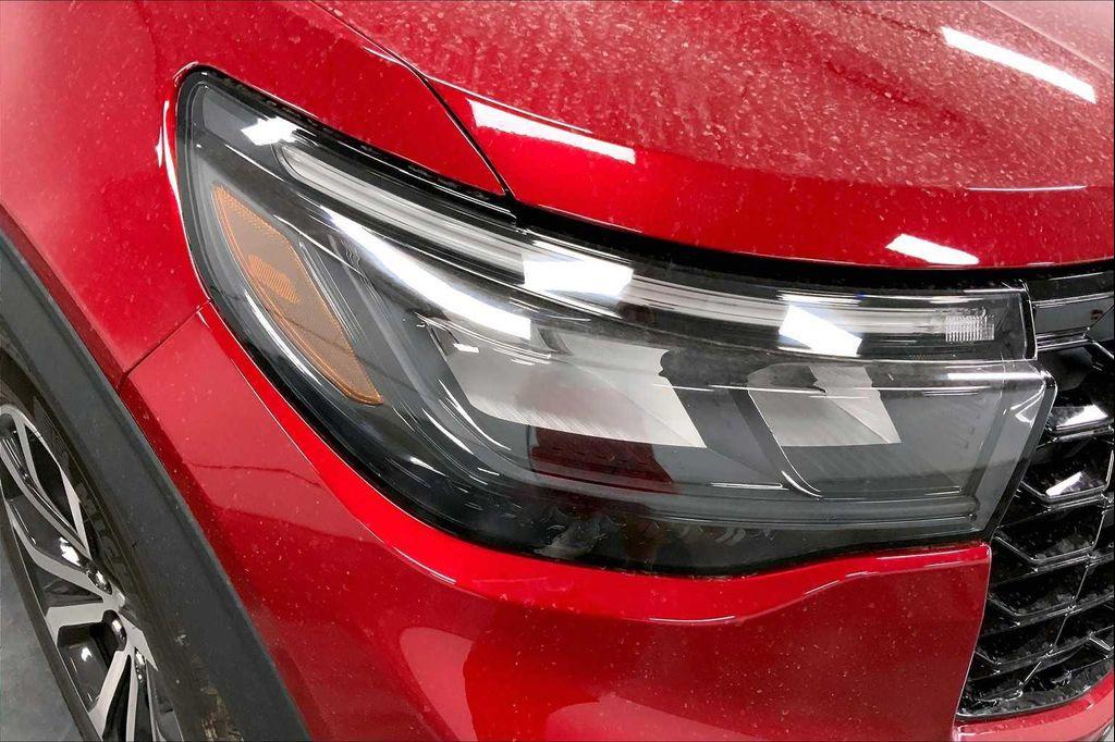 new 2025 Ford Explorer car, priced at $43,352