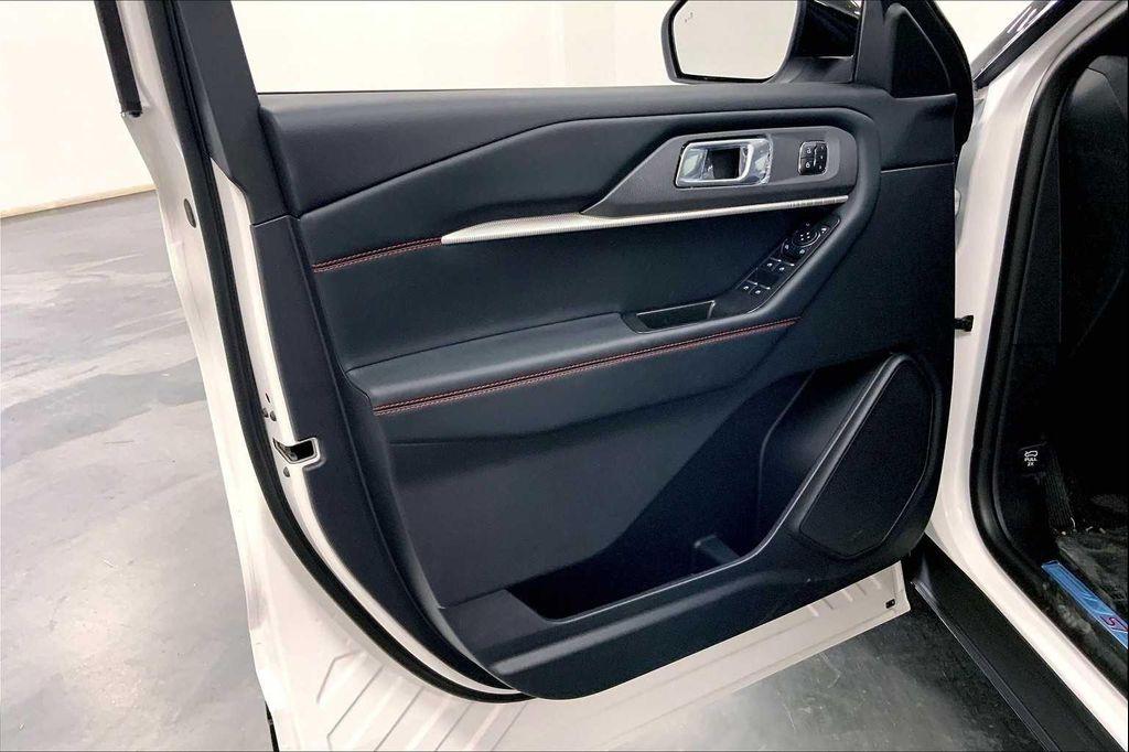 new 2025 Ford Explorer car, priced at $44,423